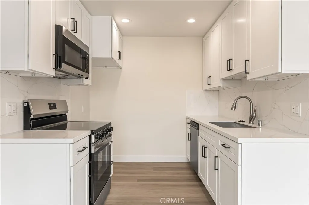 5409 Radford Avenue Unit 7, Valley Village, CA 91607 - Photo 4 of 24, Valley Village, CA