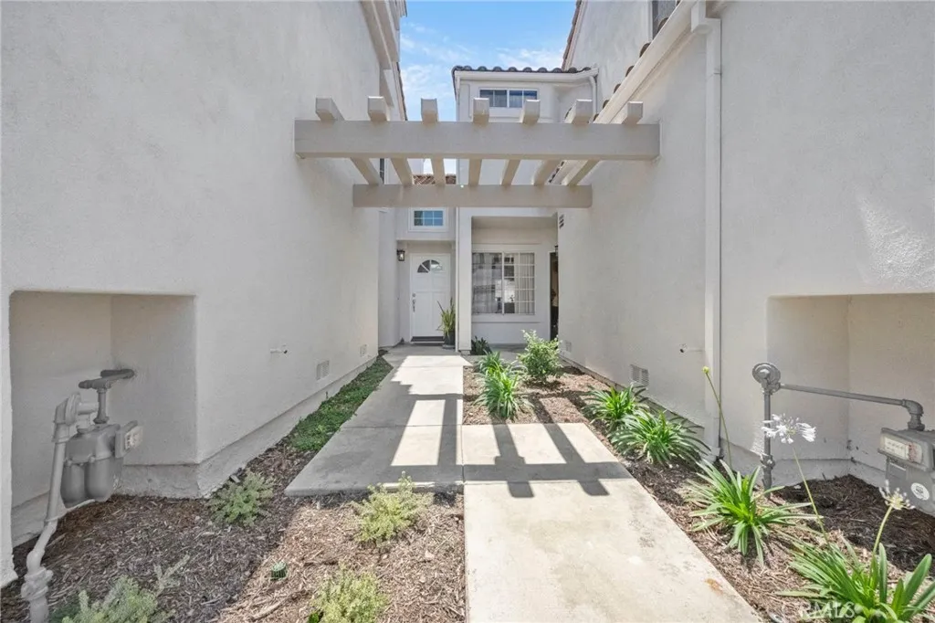 10 Agostino, Irvine, CA 92614 - Photo 3 of 34, Irvine, CA