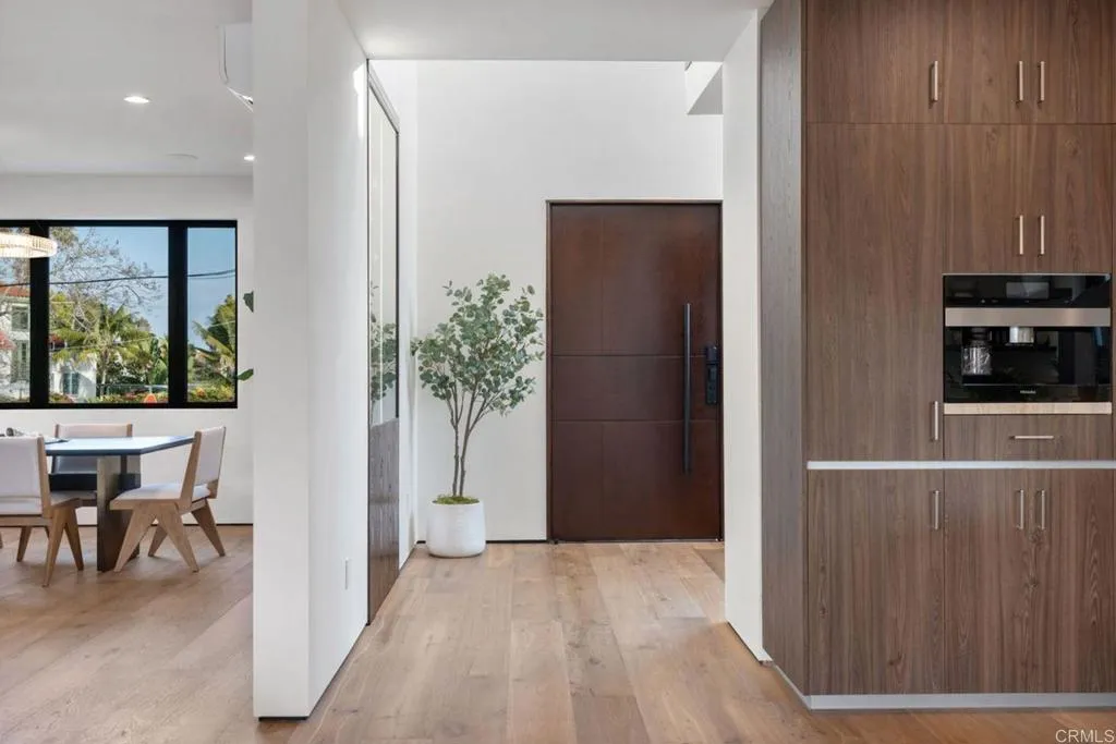 https://cdn.realtyfeed.com/cdn/127/306747586/9e432d561afda6a20415e8de8cc4047b.webp