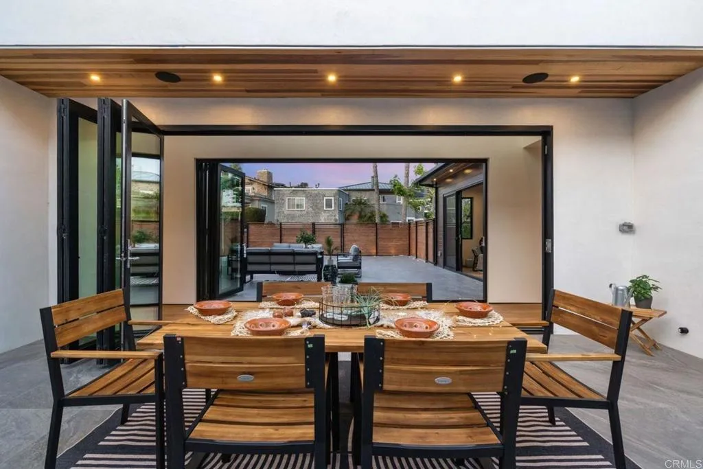 https://cdn.realtyfeed.com/cdn/127/306747586/cc9cbc9eeeb7a0b417551e167ff170dd.webp