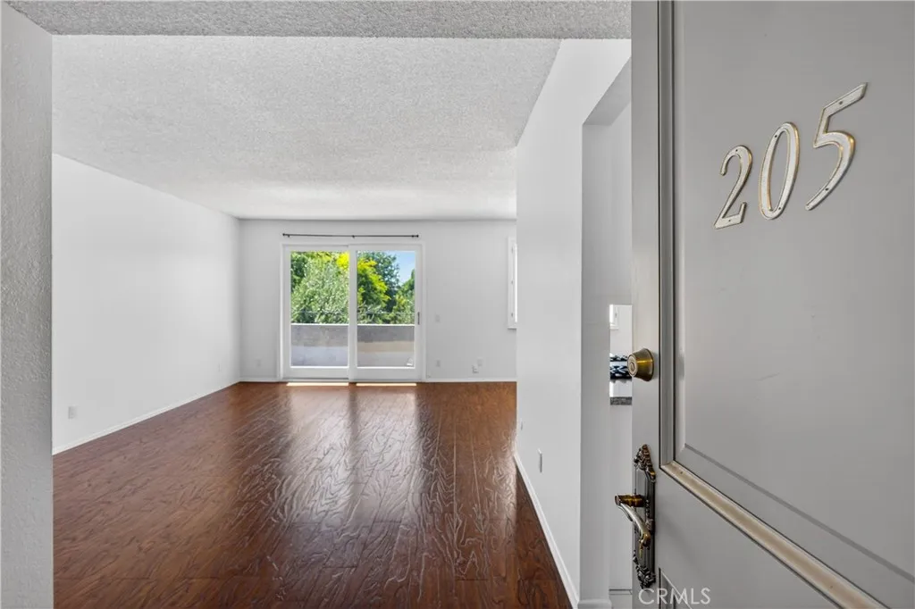 4441 Woodman Avenue Unit 205, Sherman Oaks, CA 91423 - Photo 5 of 29, Sherman Oaks, CA
