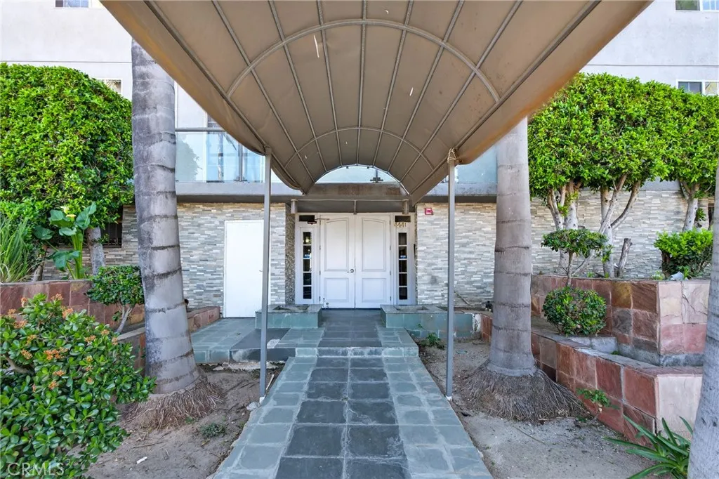 4441 Woodman Avenue Unit 205, Sherman Oaks, CA 91423 - Photo 2 of 29, Sherman Oaks, CA