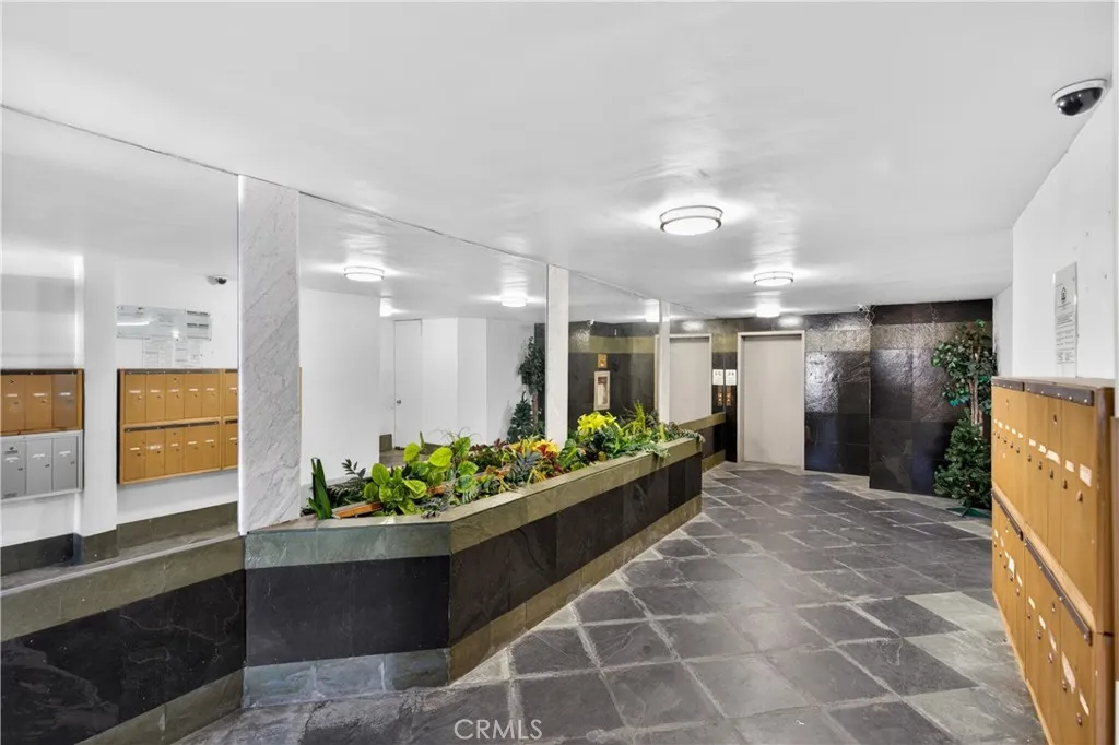 4441 Woodman Avenue Unit 205, Sherman Oaks, CA 91423 - Photo 3 of 29, Sherman Oaks, CA