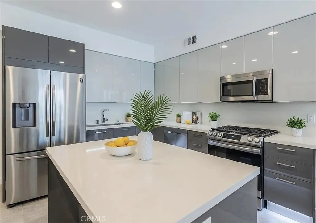 214 S Westmoreland, Los Angeles, CA 90004 - Photo 2 of 12, Los Angeles, CA