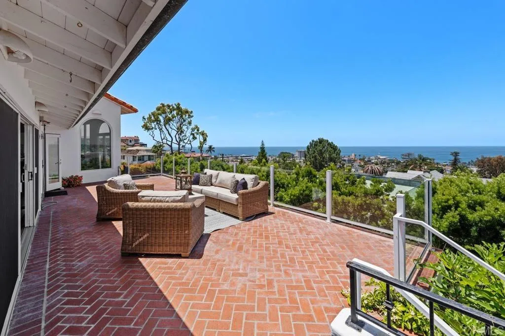 https://cdn.realtyfeed.com/cdn/127/306747658/47d9ebc6259a1b92378873872d9ffcc2.webp