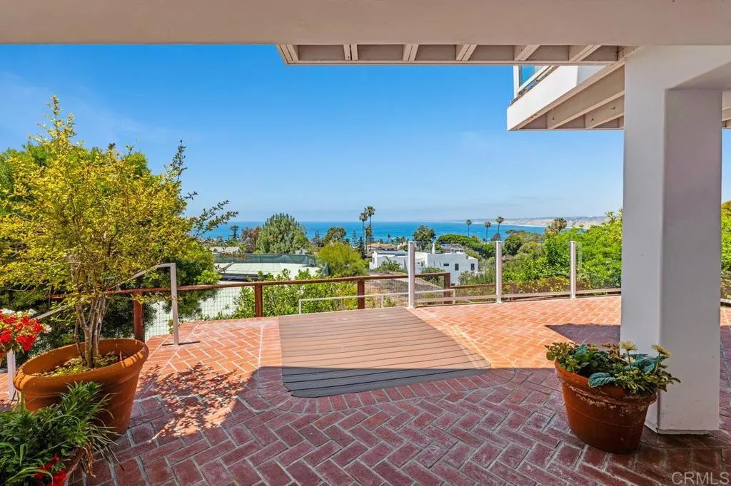 https://cdn.realtyfeed.com/cdn/127/306747658/760e6b047dee8d5cecaa55a179ceb32c.webp