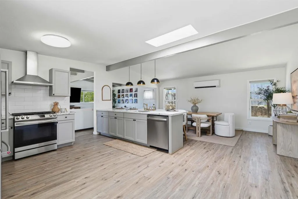 https://cdn.realtyfeed.com/cdn/127/306747671/1f92422017e1eb7d619321e040273408.webp