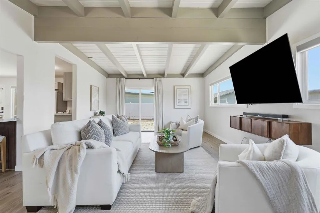 https://cdn.realtyfeed.com/cdn/127/306747671/bc1db3ce6bbc86155384d15faae8fec8.webp