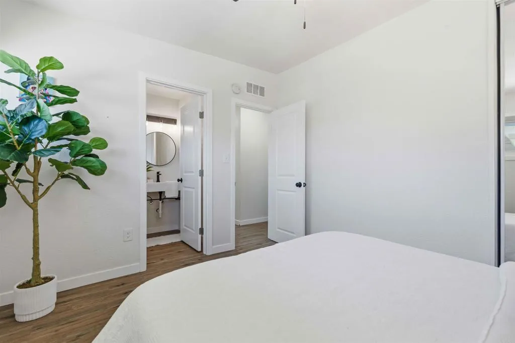 https://cdn.realtyfeed.com/cdn/127/306747671/f50b046c69f7b1f6d94c9737a2e0275a.webp