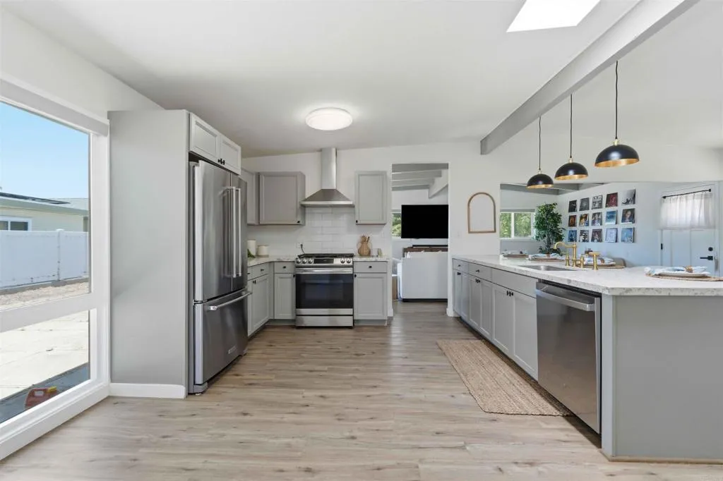 https://cdn.realtyfeed.com/cdn/127/306747671/fe4905716bfff44218350c7616199f28.webp