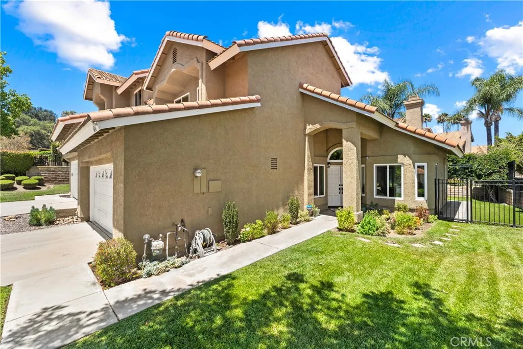6041 E Queens Drive
