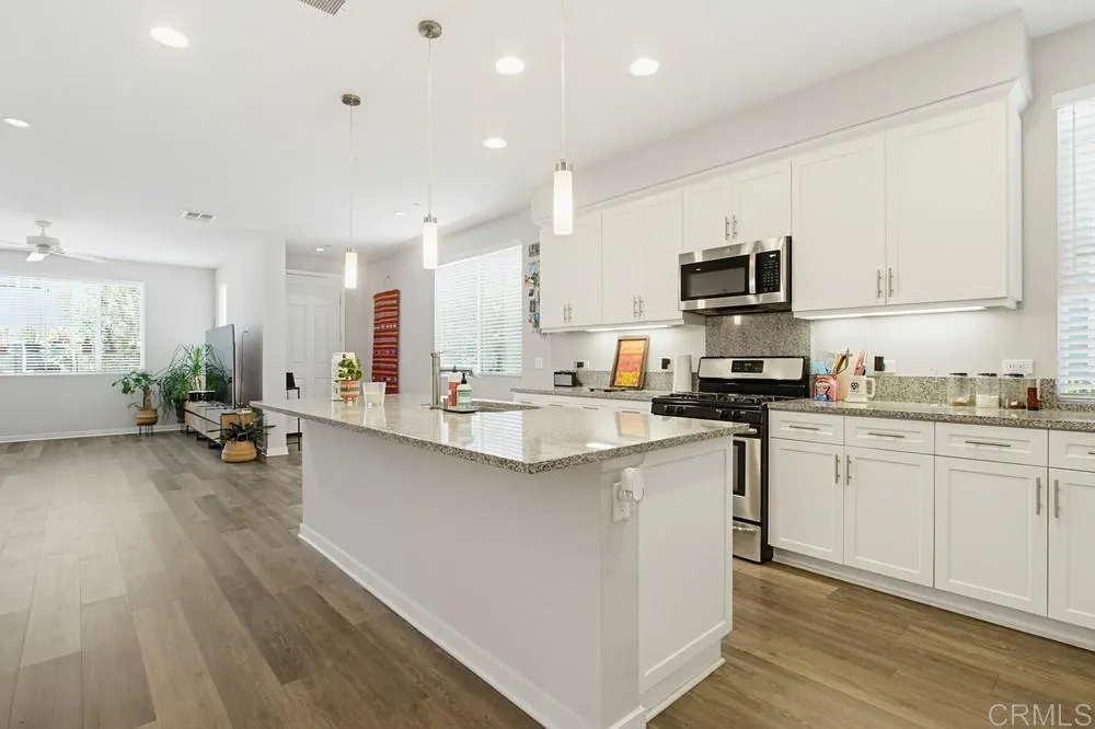 https://cdn.realtyfeed.com/cdn/127/306747774/9f7971162e8d7e7ef22336c0115b006a.webp