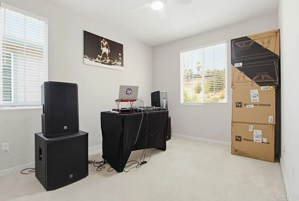 https://cdn.realtyfeed.com/cdn/127/306747774/af7d8ca85dddc5263610124544d2c65a.webp