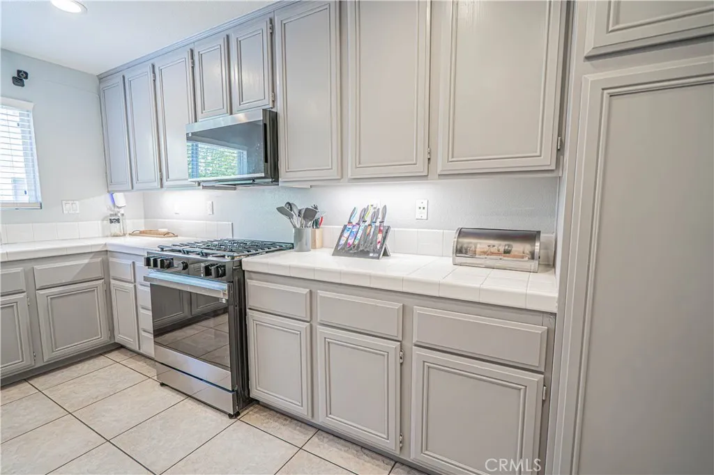 25708 Holiday Circle Unit B, Stevenson Ranch, CA 91381 - Main photo, Stevenson Ranch, CA