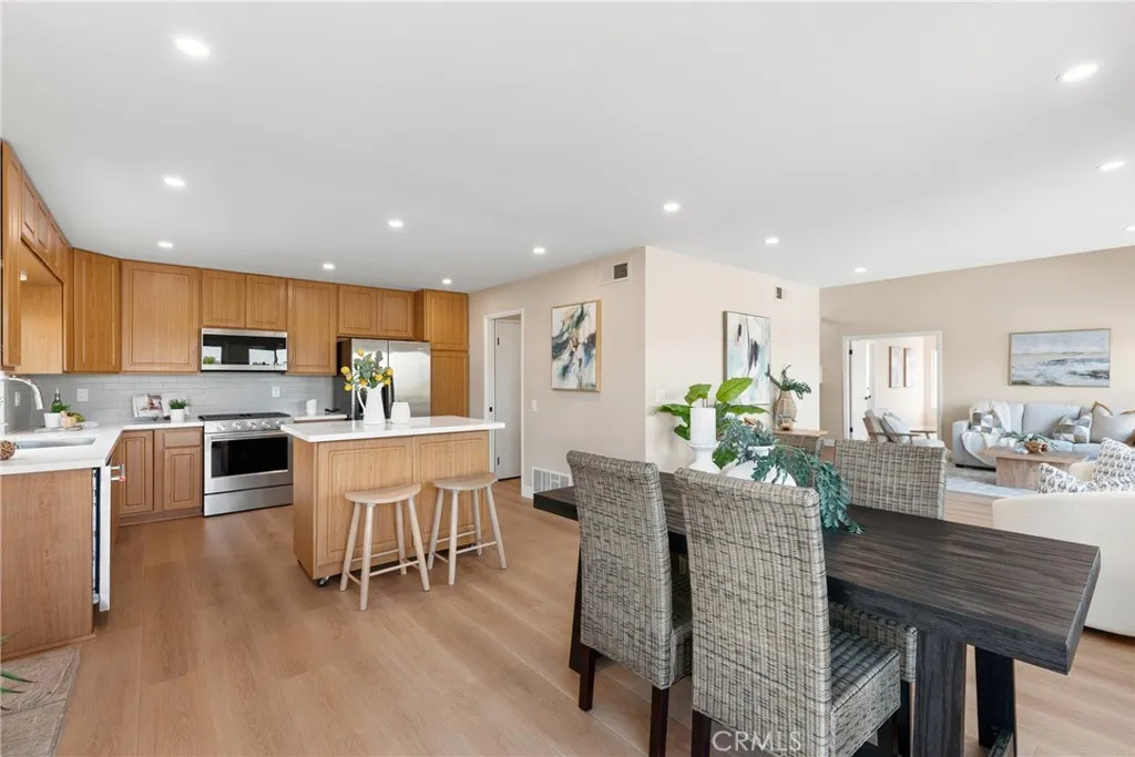 https://cdn.realtyfeed.com/cdn/127/306747858/1ddea885f9e79795ec45cbfcb68c6d30.webp