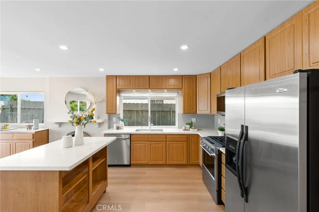 https://cdn.realtyfeed.com/cdn/127/306747858/8ff728078322b1cea27c1889f88885b2.webp