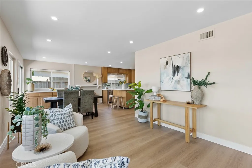 https://cdn.realtyfeed.com/cdn/127/306747858/baf10c395e0871ad0a83ed502c1381bd.webp