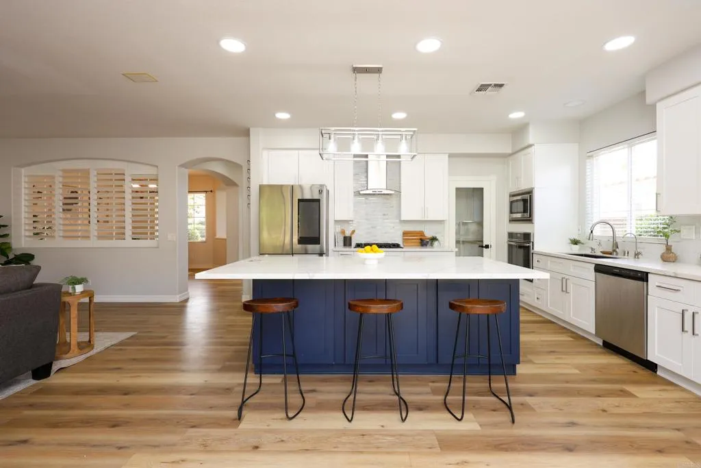 https://cdn.realtyfeed.com/cdn/127/306747927/719e8ece48b4810b900e3f54d37ebff4.webp