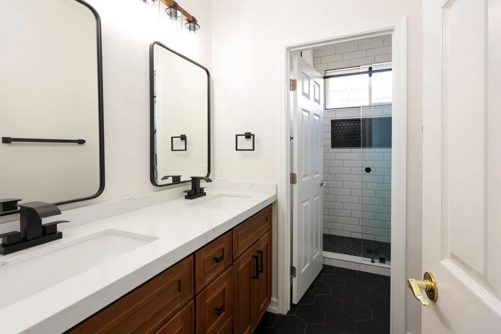 https://cdn.realtyfeed.com/cdn/127/306747927/b22a9726e28a9855e8e43a56728c6cc4.webp