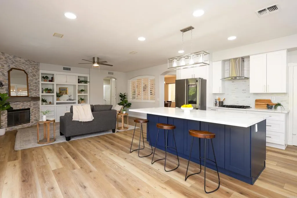 https://cdn.realtyfeed.com/cdn/127/306747927/b41c4c5f0cd80b907d62ee2c066baf5a.webp