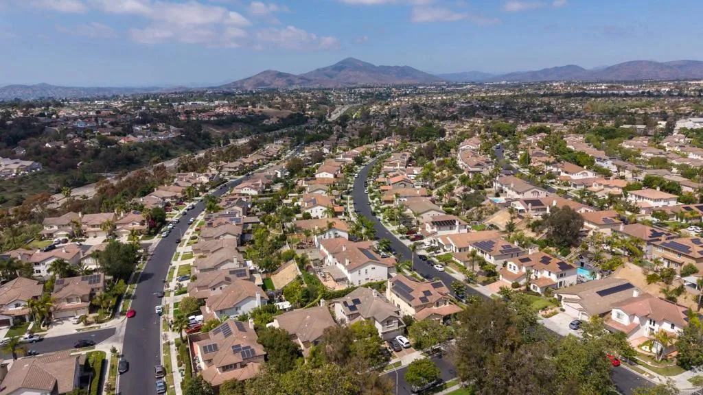 https://cdn.realtyfeed.com/cdn/127/306747927/d5f27f7a5f152ff9d4c3ff588bd0edb1.webp