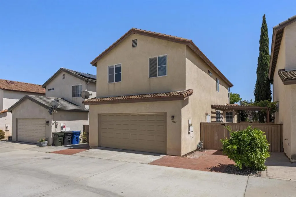 https://cdn.realtyfeed.com/cdn/127/306748237/beb3ac0d202a88f08f21bd65591fdcde.webp