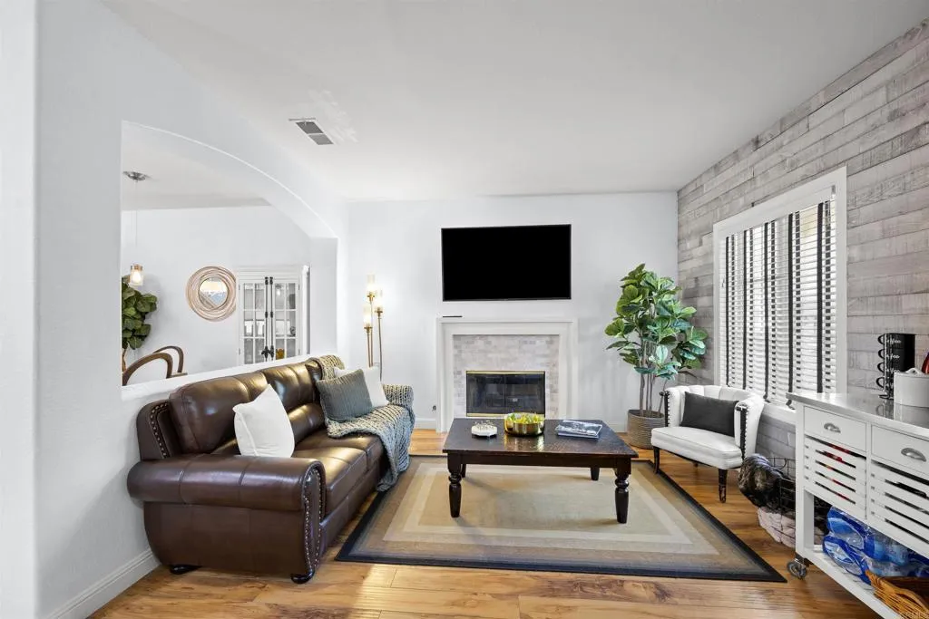 https://cdn.realtyfeed.com/cdn/127/306748237/fe3f62ab37e6636057f8e0f50e9685ac.webp