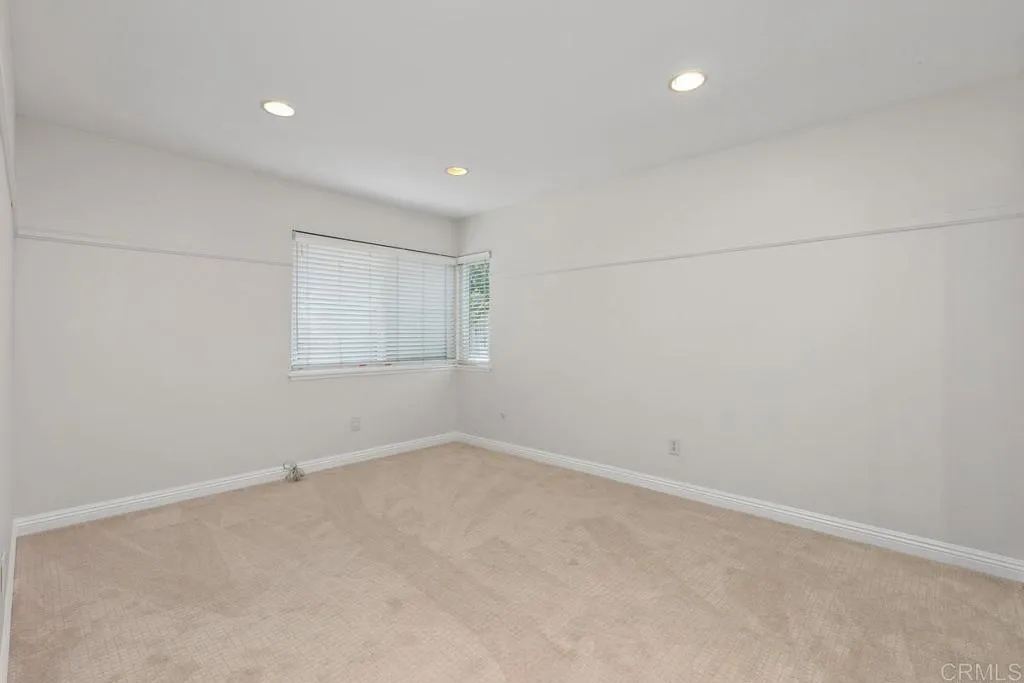 https://cdn.realtyfeed.com/cdn/127/306748272/c663e7cb0dfaeef4fec13b17bb464158.webp