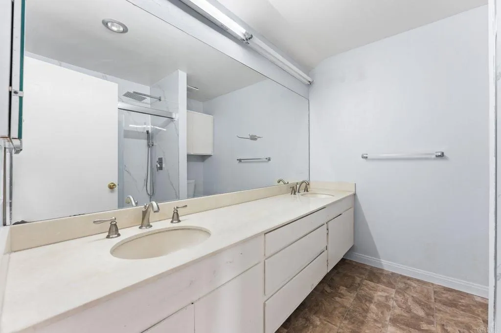 https://cdn.realtyfeed.com/cdn/127/306748301/184822e3f4e4c39bb2dee89a45900fd5.webp