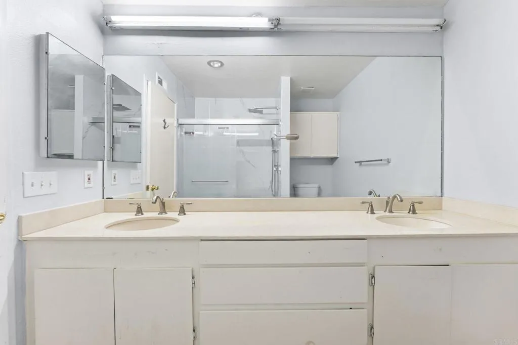 https://cdn.realtyfeed.com/cdn/127/306748301/a36b3ffd690d4dcfa2d23ca563dcc5bb.webp