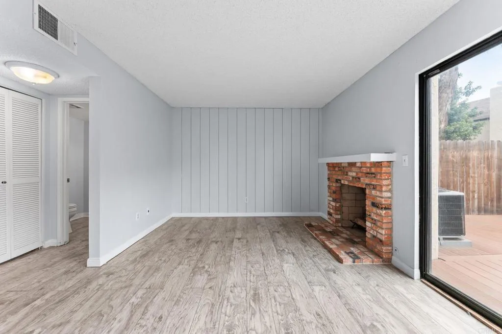 https://cdn.realtyfeed.com/cdn/127/306748301/deecf66ca64692164bbd4fc9bcbec54d.webp