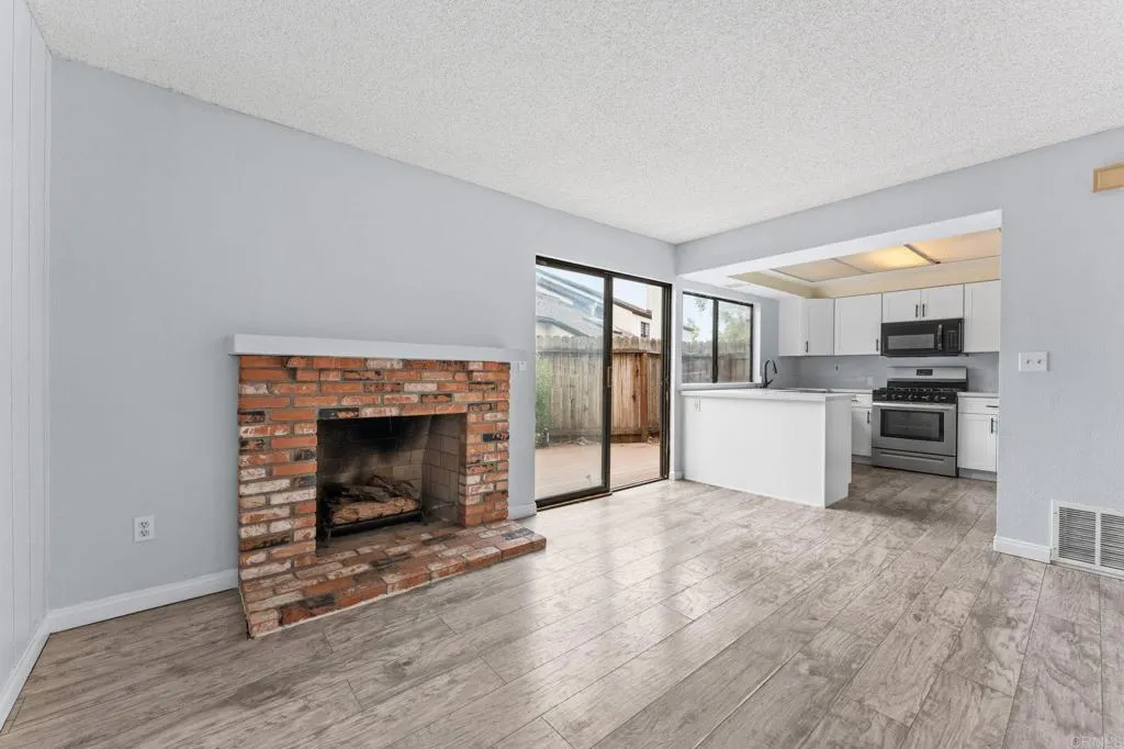 https://cdn.realtyfeed.com/cdn/127/306748301/f26b06f1cd659328d6d30e1a3a7ff252.webp