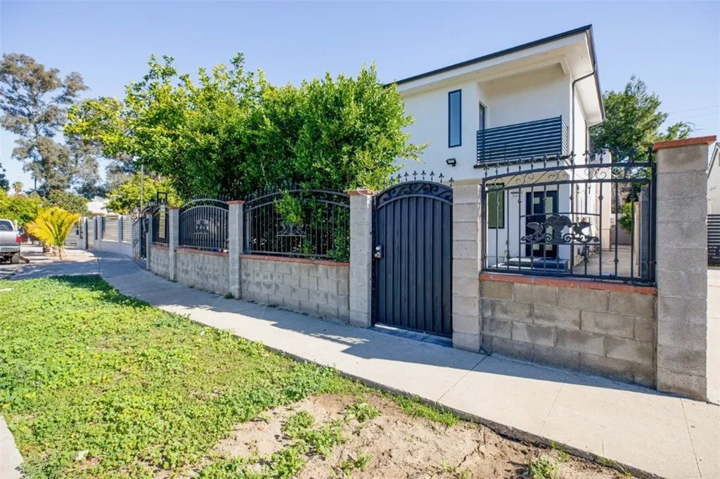 7446 Mammoth Avenue, Van Nuys, CA 91405 - Photo 3 of 16, Van Nuys, CA