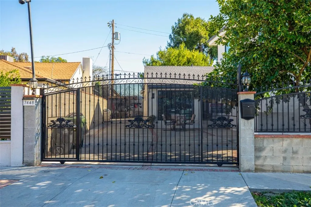 7446 Mammoth Avenue, Van Nuys, CA 91405 - Photo 2 of 16, Van Nuys, CA