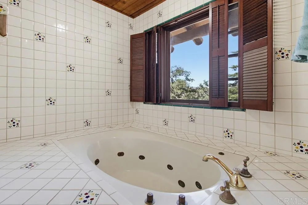 https://cdn.realtyfeed.com/cdn/127/306748401/0290bdb2cb2037b6abae544ba970b55a.webp