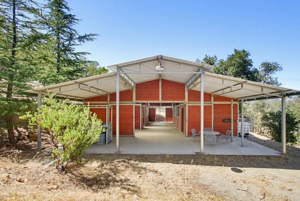 https://cdn.realtyfeed.com/cdn/127/306748401/35c9d0aa384e0e430f631665b1ff50d8.webp