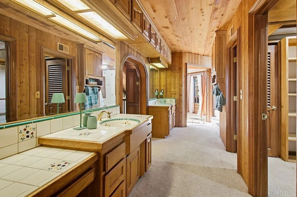 https://cdn.realtyfeed.com/cdn/127/306748401/5e818374b2ae7077b2a5b8cde689df08.webp