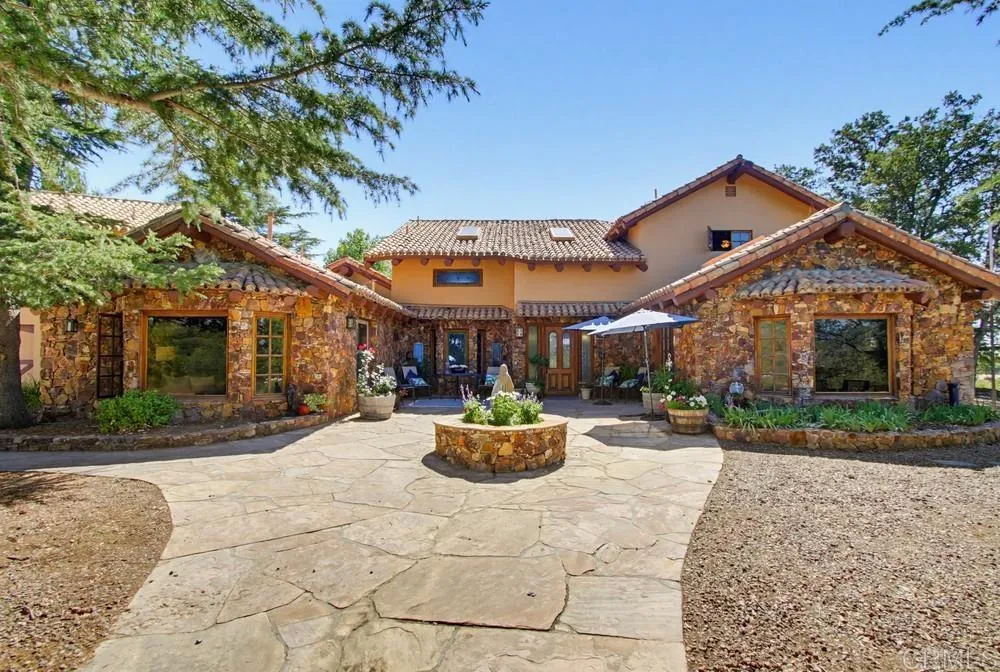 https://cdn.realtyfeed.com/cdn/127/306748401/68abc5561fc3f06f268473b5c010281b.webp