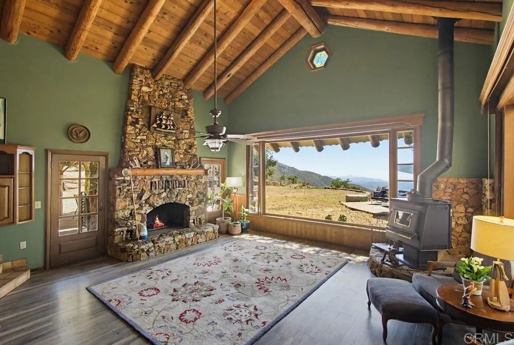 https://cdn.realtyfeed.com/cdn/127/306748401/6ee39305aa5d8f2c651f4f9aa588f1da.webp