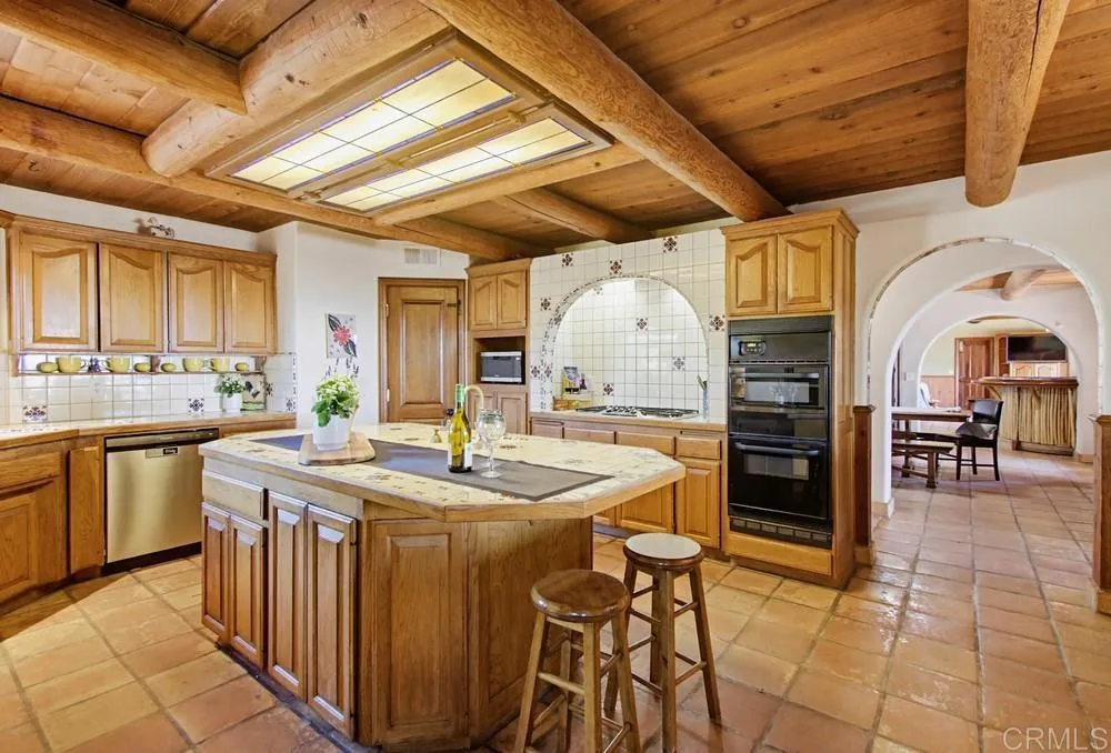 https://cdn.realtyfeed.com/cdn/127/306748401/a37f200fe109473c3052f74c809f784e.webp