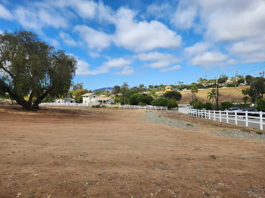 https://cdn.realtyfeed.com/cdn/127/306748413/a2aa4269ba530cf91f38c95ef96d64d5.webp