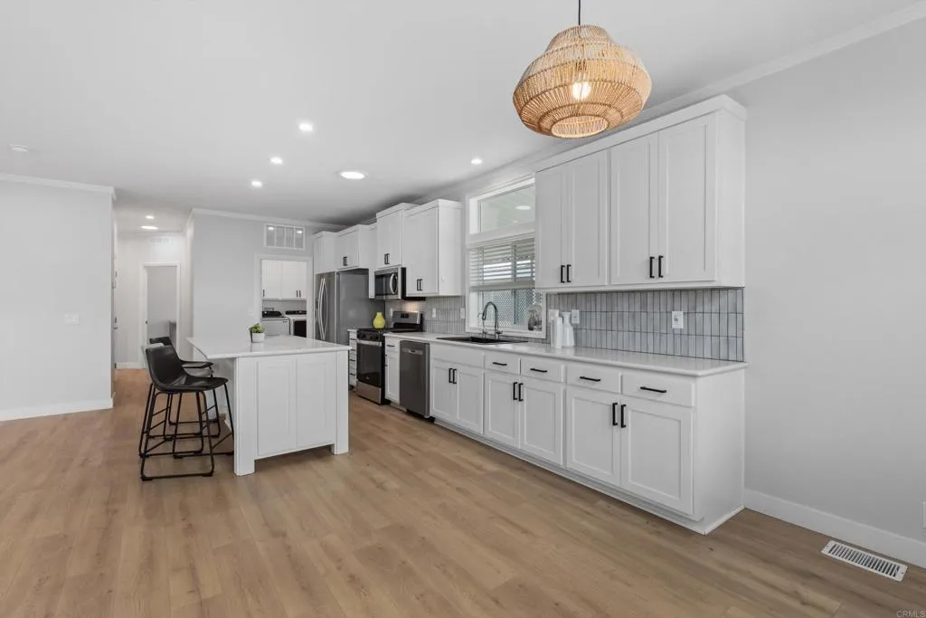 https://cdn.realtyfeed.com/cdn/127/306748448/08bcc0c9b7ddab5b952d012515285444.webp