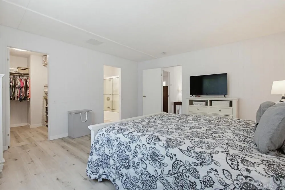 https://cdn.realtyfeed.com/cdn/127/306748592/efda9864516c4e170e3ad1f4306150f3.webp