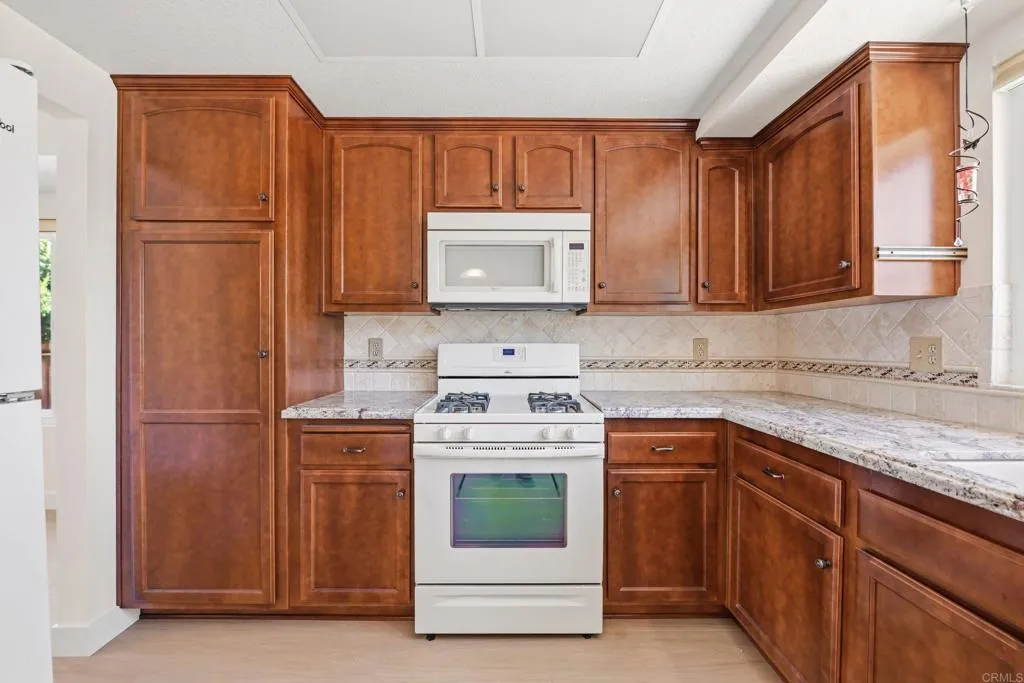 https://cdn.realtyfeed.com/cdn/127/306748674/24dff6c9627cbeef80ab92857aca9fb1.webp