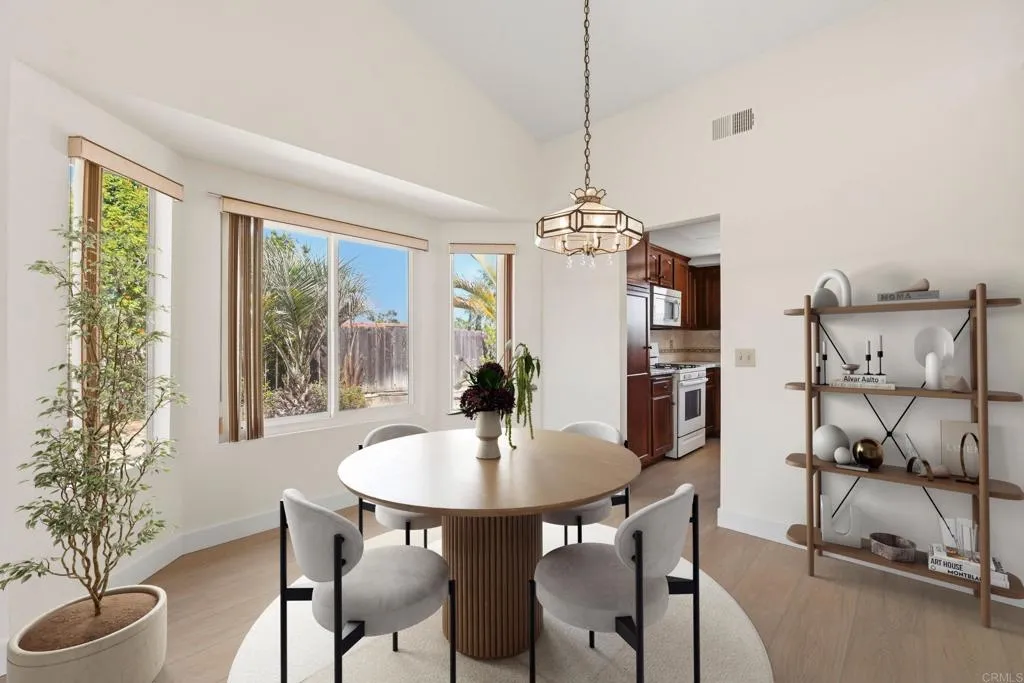 https://cdn.realtyfeed.com/cdn/127/306748674/50f27e21e541f4d64875ad8fcee322c4.webp