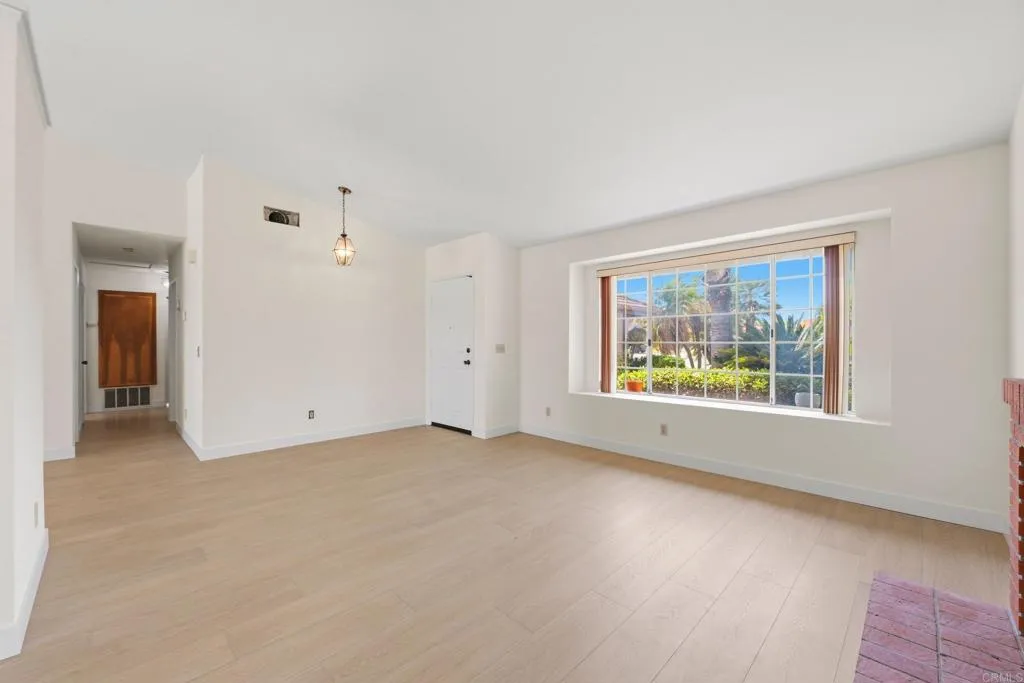 https://cdn.realtyfeed.com/cdn/127/306748674/8608bf770b40685874f9763307f2df19.webp