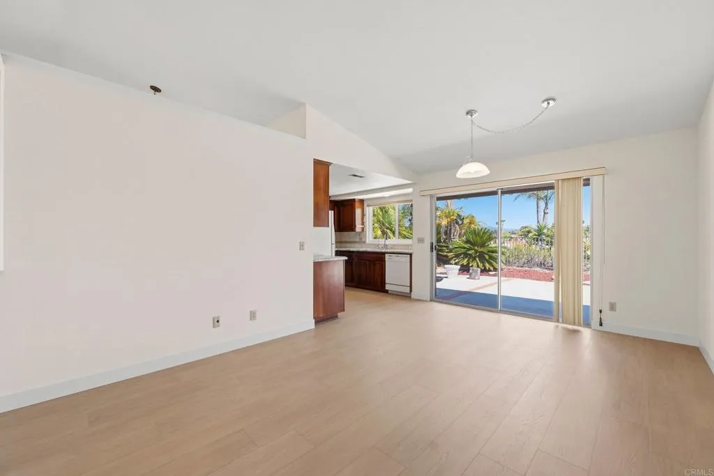 https://cdn.realtyfeed.com/cdn/127/306748674/ffa4bbf74c8c4efce5fbb706201cc975.webp