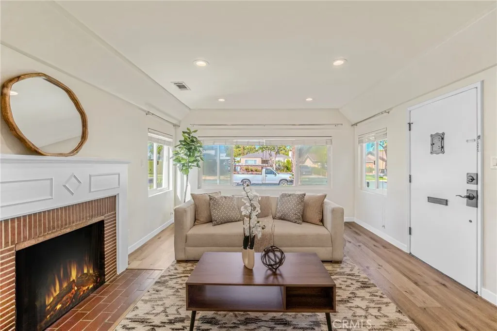1123 Florence, Burbank, CA 91505 - Photo 4 of 32, Burbank, CA