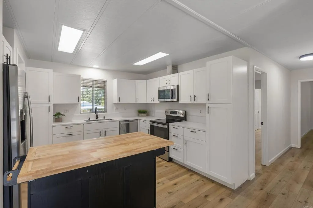 https://cdn.realtyfeed.com/cdn/127/306748790/223ee3995e7644f46135e65376bdadf5.webp