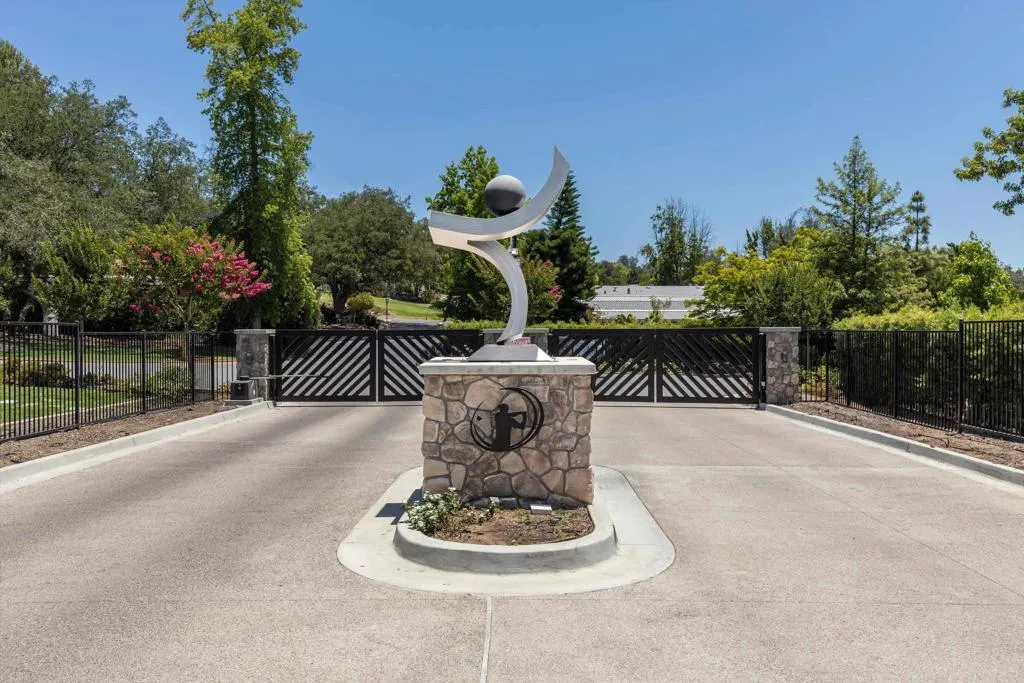 https://cdn.realtyfeed.com/cdn/127/306748790/53cd9d5de5f3756fc4089474b024fa4f.webp